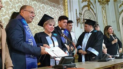 حصول جماعي لـ جائزة الدكتوراه الفخرية..  فادية عبدالغني مادلين طبر حنان شوقي على رأس المكرمين في مؤتمر الأب القدوة