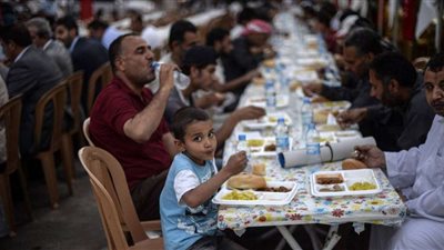 صاحب واقعة الإفطار الجماعي بوسط البلد: بعتذر من هنا لـ أسوان