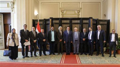 وزير الصحة يؤكد أهمية التنسيق المستمر بين الوزارة ونقابات المهن الطبية