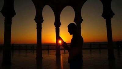 علامات ليلة القدر.. المسلمون يترقبون الشمس في الأيام الفردية بالعشر الآواخر