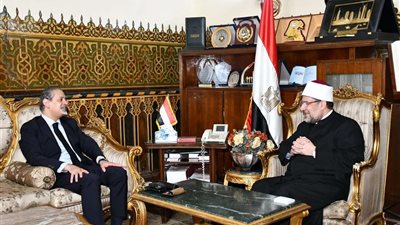 وزير الأوقاف يستقبل سفير مصر بالسودان ويؤكد على نشر الفكر الوسطي
