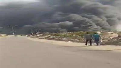 الدفع بـ 10 سيارات إطفاء لإخماد حريق مخازن أدوات صحية بالمقطم