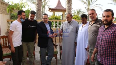 محافظ شمال سيناء يواسى أسرة شهيد مشاجرة العريش