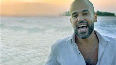 أبو  يُرزق بمولود جديد وهذا اسمه (صور)