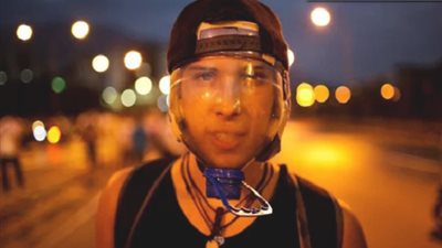 بعد فرضها إجباريًا.. شاهد أغرب الكمامات على مستوي العالم (صور)