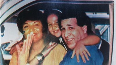 تدوال صور نادرة لـ سعيد صالح مع ابنته