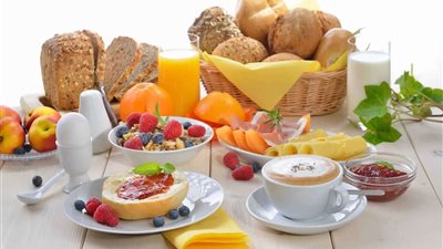 5 أخطاء شائعة على وجبة الإفطار تضر بصحتك.. ابتعد عنها