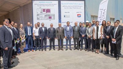 كيف تساهم المنطقة الاقتصادية بمشروعات الطاقة النظيفة؟!.. الوزير يجيب