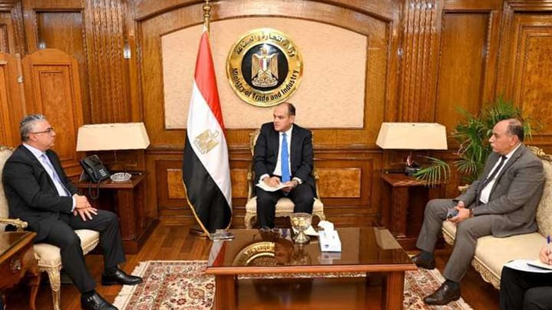 اجتماع وزير التجارة