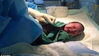 بالصور.. أصغر مصاب بالفيروس القاتل