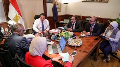 وزير الصحة يتابع تطور مؤشرات العمل بالاستراتيجية القومية للسكان والتنمية