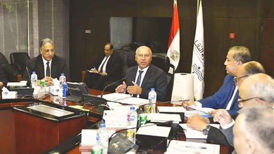 الوزير: يكشف عن إنتاج الشركة القابضة لمشروعات الطرق