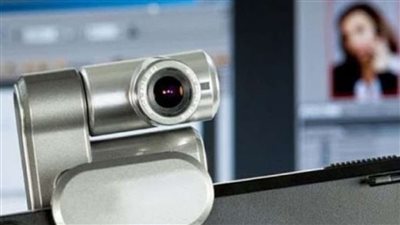 في شهر الصوم.. شخص يقوم بتصوير السيدات داخل المحال