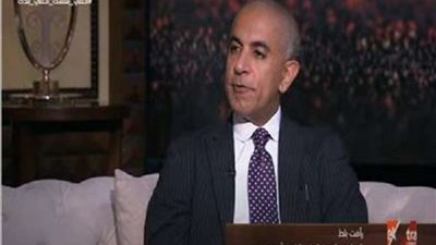 يده تحركت في القبر وحضن والده.. الصديق المقرب من الشهيد المنسي يفجر مفاجأة (فيديو)