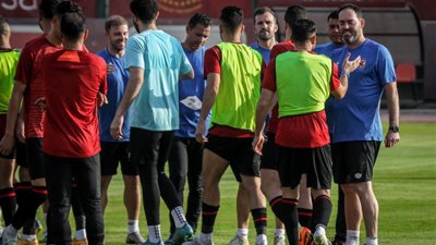 شوبير يكشف تفاصيل لأول مرة عن تعامل سواريش مع لاعبي الأهلي