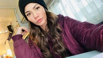 في سعادة أبدية.. ديميت أوزديمير تشارك صور زفافها