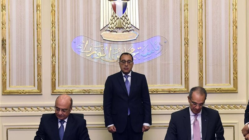 جانب من توقيع البروتوكول