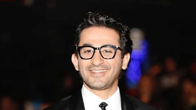 بالزي العسكري.. أحمد حلمي يقدم التحية للجيش المصري