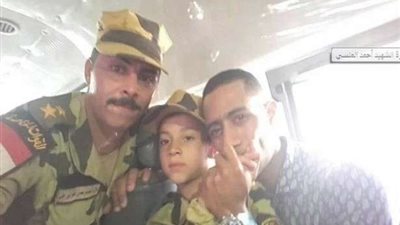 شاهد.. محمد رمضان ينشر صورًا له من جنازة الشهيد أحمد المنسي