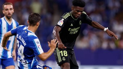 ريال مدريد يتصدر الدوري الإسباني بعد فوزه على بيتيس