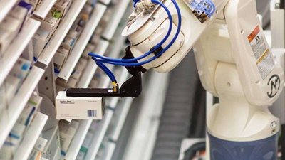 لا توجد أخطاء.. أول صيدلية بمصر تستعمل الروبوت بدلاً من الطبيب