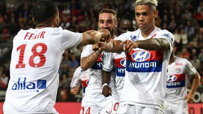 ليون يطالب بتدخل رئيس فرنسا للتراجع عن إلغاء الدوري