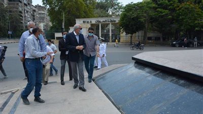 محافظ الجيزة يتفقد المتنزهات والحدائق وكورنيش النيل لمتابعة التزام المواطنين بالإجراءات الاحترازية