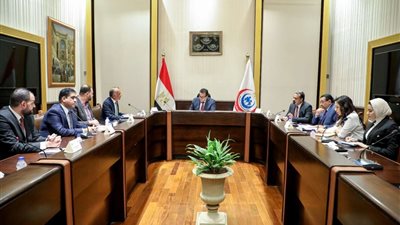 لبحث وتذليل التحديات والمعوقات التي تواجه مقدمي الخدمة.. وزير الصحة يستقبل نقيب أطباء الأسنان