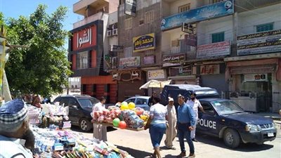 رفع ٥٥ حالة اشغال وإزالة فروشات الباعة الجائلين فى حملة مكبرة بالمحلة