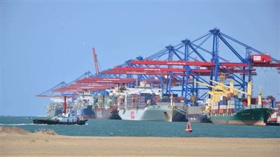 موانئ بورسعيد تسجل دخول وخروج 18 سفينة اليوم الإثنين