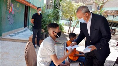 محافظ القليوبية يهنيء الأطفال الأيتام بعيد الفطر المبارك