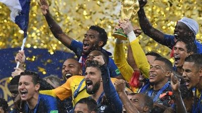 لاعب فرنسي شهير يبيع ميدالية مونديال 2018 مقابل 66 ألف يورو