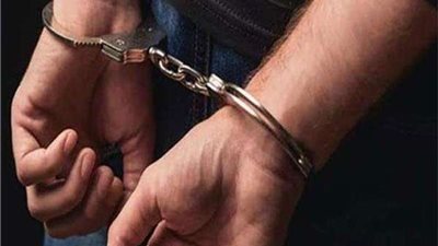 580 سنة حبس .. ترحيل متهم صادر ضده 300 حكم قضائى لمصلحة السجون