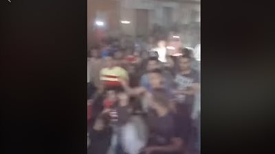 غياب الوعي ينذر بكارثة.. شاهد اللحظات الأولى لعودة أحد مصابي كورونا من مستشفى العزل إلى منزله