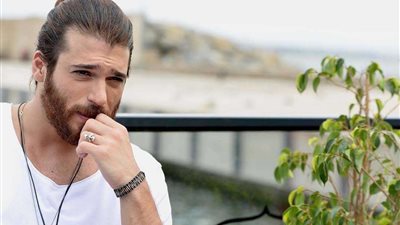 جان يامان وبطلة الحفرة يثيران الجدل بمهرجان البندقية (صور)