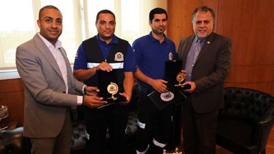 رد الجميل.. تكريم طاقم الإسعاف صاحب واقعة رد أمانات بقيمة 2 مليون جنية