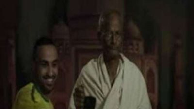 أحمد فهمي ينعي الكومبارس 