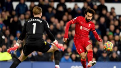 هل يكتب محمد صلاح تاريخاً جديداً أمام نابولي في دوري أبطال أوروبا  ؟