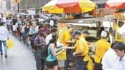 لماذا يسيطر المصريون على عربات “الهوت دوج” في نيويورك؟