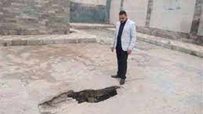 هبوط مفاجئ لخط الصرف الرئيسى بشارع أبو بكر الصديق بمدينة السادات