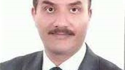 رئيس جامعة العريش يتفقد المنتجات اليدوية لطالبات كلية الاقتصاد المنزلي