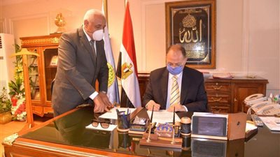 بالكمامة.. محافظ أسيوط يعتمد نتيجة الشهادة الإعدادية بنسبة نجاح 99.76%