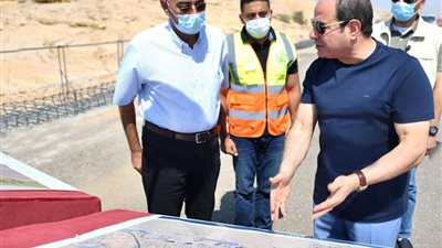 الرئيس السيسي يتفقد الأعمال الإنشائية بعدد من الطرق والمحاور بالقاهرة الكبرى