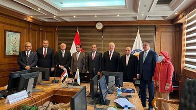 وزير التعليم العالي يعقد اجتماعًا مع الشركة المُنفذة لمشروع بناء 