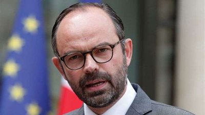 رئيس وزراء فرنسا يُبعد نفسه عن أزمة إلغاء الدوري