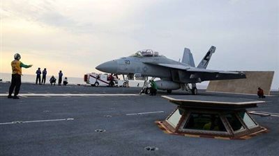 كورونا يطيح بأحد أسراب حاملة الطائرات الأمريكية 