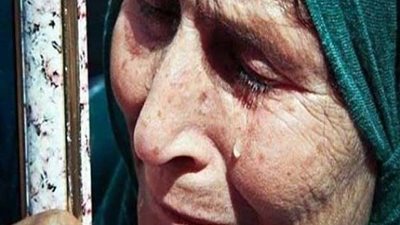 شاهد|| مقطع مؤثر لأم تشكو عقوق ابنها في زمن كورونا