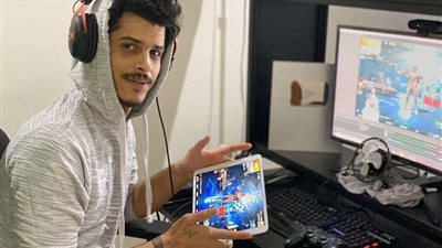 محمد حمزة يطالب الشباب باستغلال كورونا والعمل 