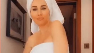 بإطلالة جريئة| لاميتا فرنجية تدق الهون.. والجمهور يتغزل بها (صور)