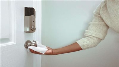 احذر الأبواب.. دراسة جديدة تكشف مدة وجود فيروس كورونا على البلاستيك والنحاس